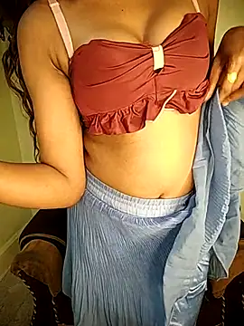 Snapshot of Indian-Squirt chatting on 03/18/25, 03:31 Indian-Squirt online show from 03/18/25, 03:31