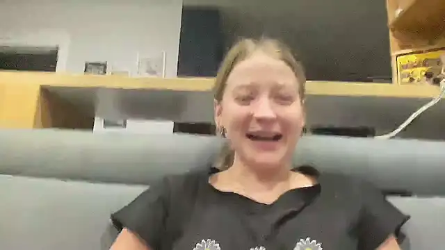 Snapshot of CharmingSarah chatting on 12/09/24, 05:30 CharmingSarah online show from 12/09/24, 05:30