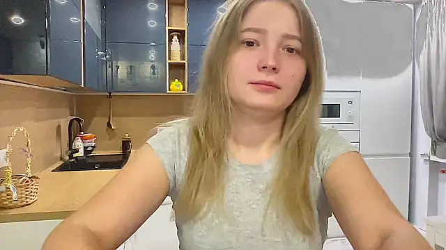 Snapshot of CharmingSarah chatting on 09/14/25, 03:11 CharmingSarah online show from 09/14/25, 03:11