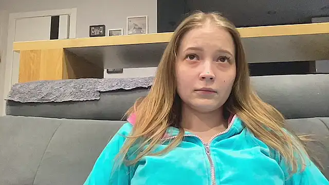 CharmingSarah online show from 04/25/26, 03:53