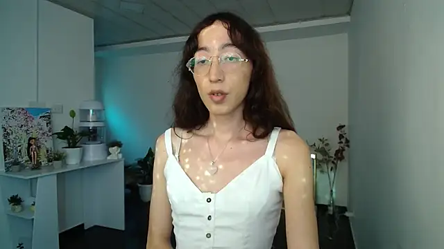 NicoleCortez online show from 12/15/24, 09:31