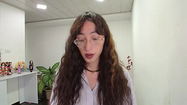 NicoleCortez online show from 03/18/25, 04:37