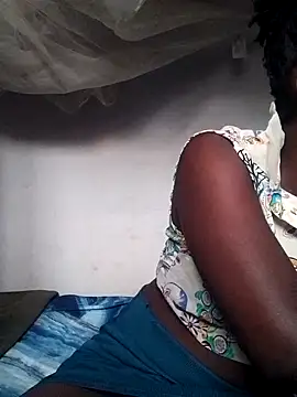 Snapshot of shape30 chatting on 12/14/24, 04:34 shape30 online show from 12/14/24, 04:34