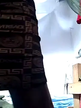 Snapshot of shape30 chatting on 12/23/24, 08:00 shape30 online show from 12/23/24, 08:00