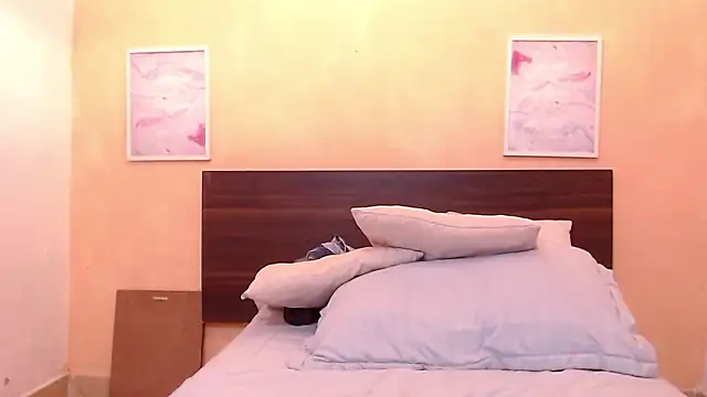 scaelettdubois online show from 12/03/24, 02:47