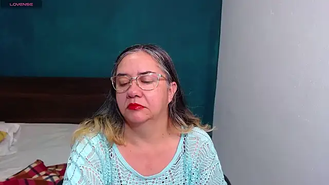 scaelettdubois online show from 11/28/25, 11:51