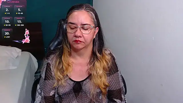 scaelettdubois online show from 11/30/25, 02:26