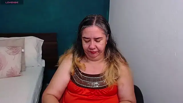 scaelettdubois online show from 12/21/25, 09:44