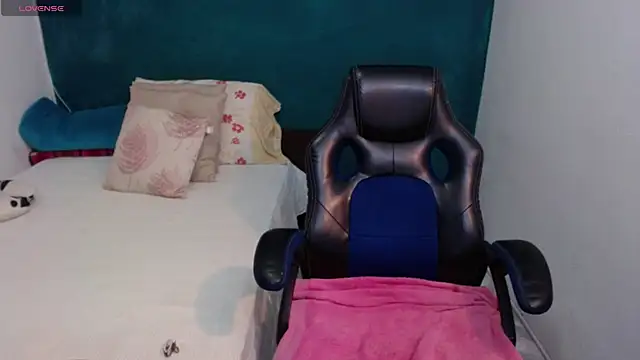 scaelettdubois online show from 04/06/26, 12:52