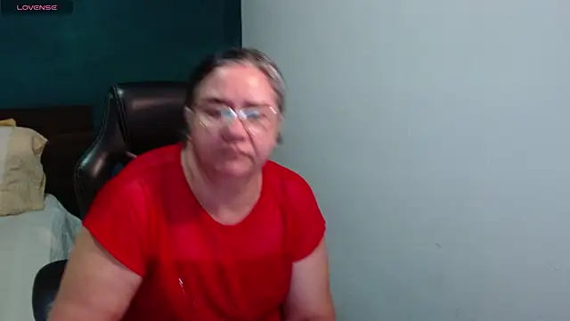 Snapshot of scaelettdubois chatting on 06/17/26, 11:38 scaelettdubois online show from 06/17/26, 11:38