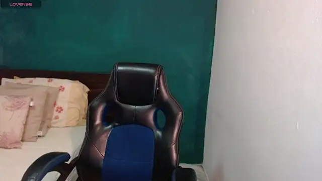 Snapshot of scaelettdubois chatting on 07/19/26, 12:36 scaelettdubois online show from 07/19/26, 12:36