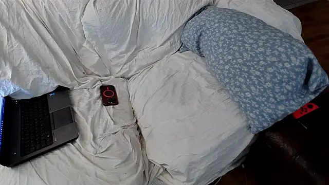 Snapshot of EmoDream1998 chatting on 01/08/25, 06:31 EmoDream1998 online show from 01/08/25, 06:31