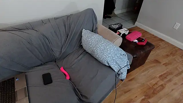 Snapshot of EmoDream1998 chatting on 02/22/25, 01:44 EmoDream1998 online show from 02/22/25, 01:44