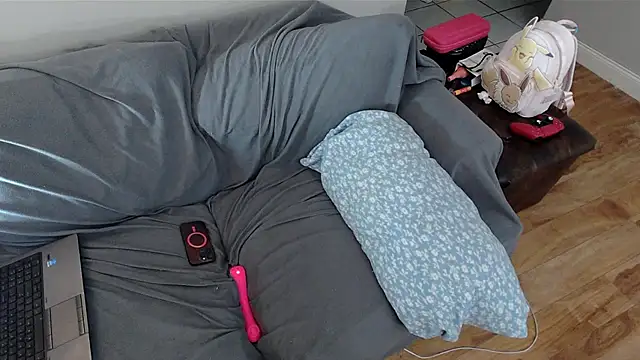 Snapshot of EmoDream1998 chatting on 03/07/25, 06:33 EmoDream1998 online show from 03/07/25, 06:33