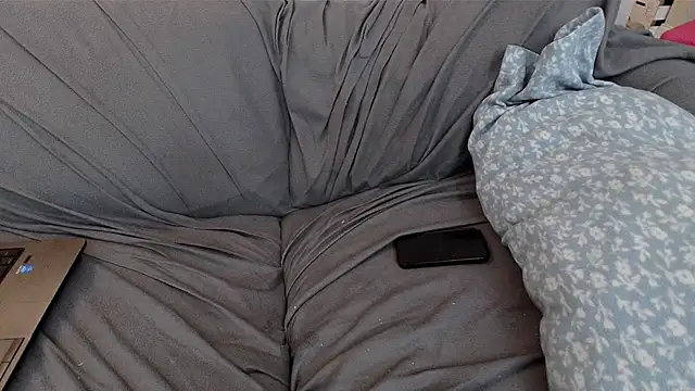 Snapshot of EmoDream1998 chatting on 03/14/25, 03:37 EmoDream1998 online show from 03/14/25, 03:37