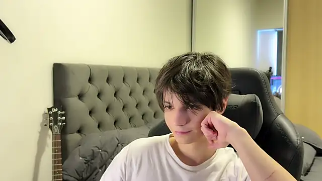 SasukeUhchiaa online show from 12/28/24, 11:52