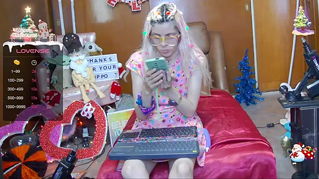 Snapshot of Skinygirl chatting on 12/11/24, 01:47 Skinygirl online show from 12/11/24, 01:47