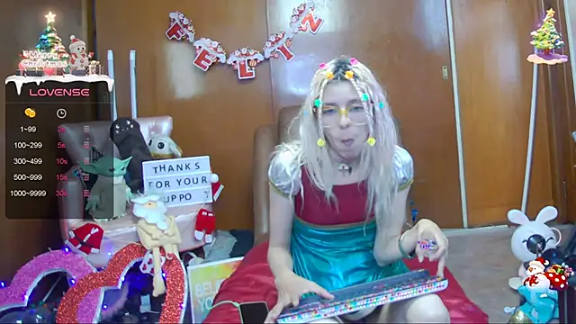 Snapshot of Skinygirl chatting on 12/11/24, 11:32 Skinygirl online show from 12/11/24, 11:32