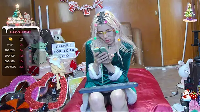 Snapshot of Skinygirl chatting on 12/18/24, 01:15 Skinygirl online show from 12/18/24, 01:15