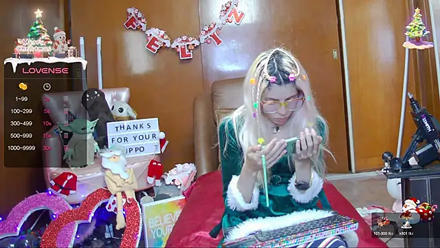 Snapshot of Skinygirl chatting on 12/24/24, 12:11 Skinygirl online show from 12/24/24, 12:11