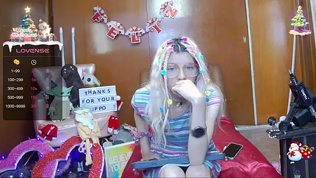 Snapshot of Skinygirl chatting on 12/28/24, 10:34 Skinygirl online show from 12/28/24, 10:34