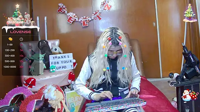 Snapshot of Skinygirl chatting on 12/29/24, 10:14 Skinygirl online show from 12/29/24, 10:14