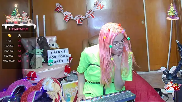 Snapshot of Skinygirl chatting on 01/04/25, 12:37 Skinygirl online show from 01/04/25, 12:37