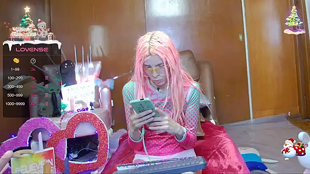 Snapshot of Skinygirl chatting on 01/15/25, 12:09 Skinygirl online show from 01/15/25, 12:09