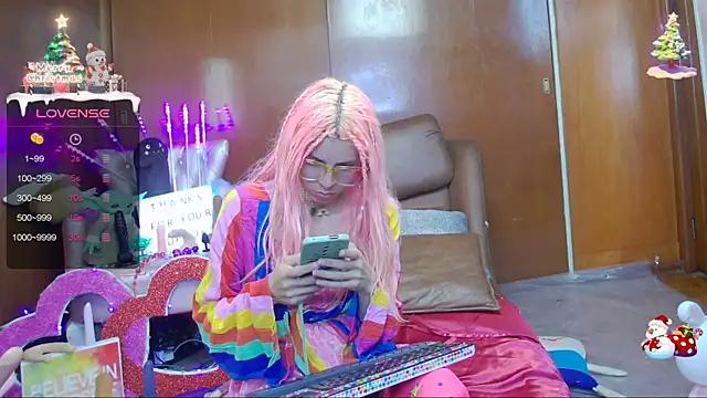 Snapshot of Skinygirl chatting on 01/17/25, 10:45 Skinygirl online show from 01/17/25, 10:45