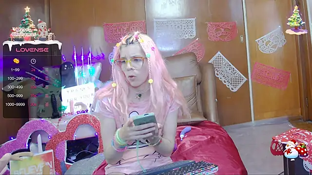 Snapshot of Skinygirl chatting on 02/04/25, 02:07 Skinygirl online show from 02/04/25, 02:07