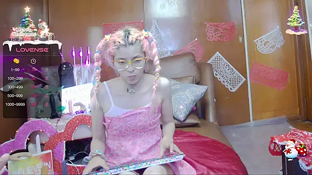 Snapshot of Skinygirl chatting on 02/05/25, 10:55 Skinygirl online show from 02/05/25, 10:55