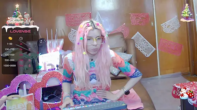 Snapshot of Skinygirl chatting on 02/06/25, 11:15 Skinygirl online show from 02/06/25, 11:15