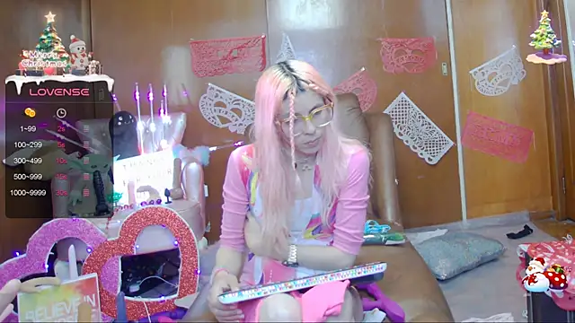 Snapshot of Skinygirl chatting on 02/10/25, 10:30 Skinygirl online show from 02/10/25, 10:30