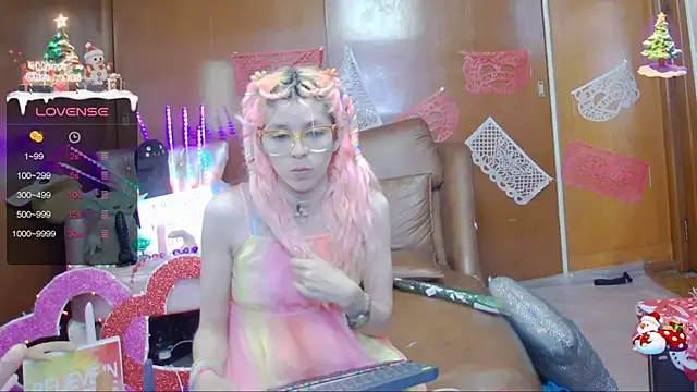 Snapshot of Skinygirl chatting on 02/12/25, 11:09 Skinygirl online show from 02/12/25, 11:09