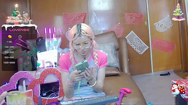 Snapshot of Skinygirl chatting on 02/13/25, 11:47 Skinygirl online show from 02/13/25, 11:47