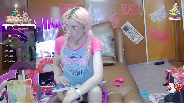 Snapshot of Skinygirl chatting on 02/14/25, 02:50 Skinygirl online show from 02/14/25, 02:50