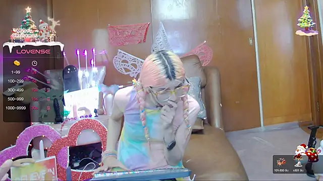 Snapshot of Skinygirl chatting on 02/21/25, 11:32 Skinygirl online show from 02/21/25, 11:32