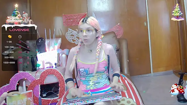 Snapshot of Skinygirl chatting on 02/23/25, 12:41 Skinygirl online show from 02/23/25, 12:41