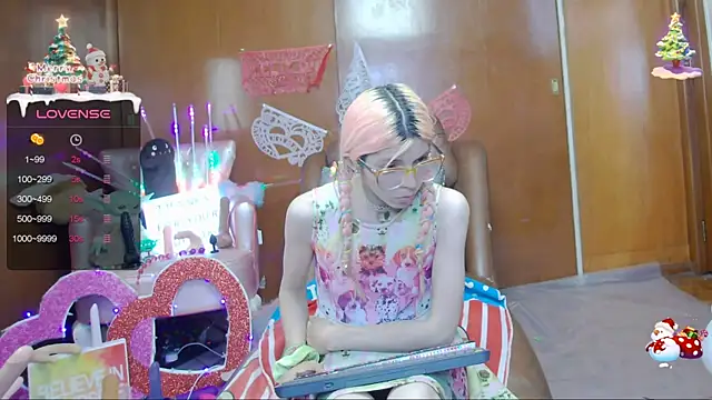 Snapshot of Skinygirl chatting on 02/25/25, 01:09 Skinygirl online show from 02/25/25, 01:09