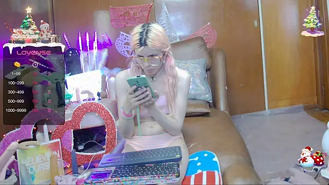 Snapshot of Skinygirl chatting on 02/26/25, 02:26 Skinygirl online show from 02/26/25, 02:26