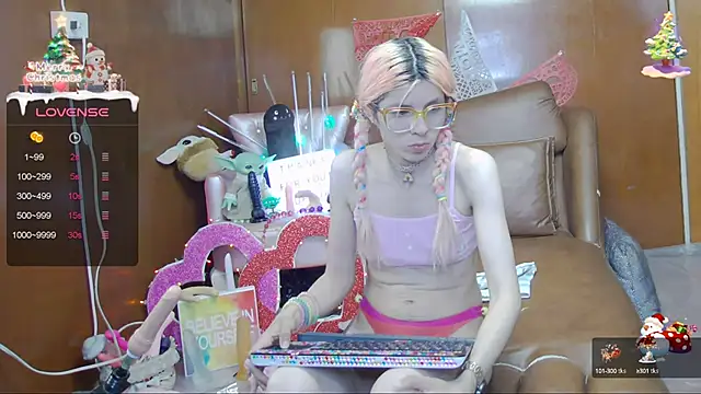 Snapshot of Skinygirl chatting on 02/28/25, 03:04 Skinygirl online show from 02/28/25, 03:04