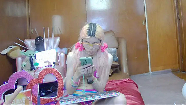 Snapshot of Skinygirl chatting on 03/12/25, 04:19 Skinygirl online show from 03/12/25, 04:19