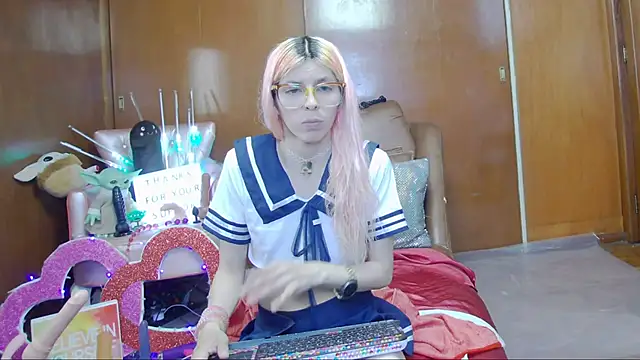 Snapshot of Skinygirl chatting on 03/13/25, 12:48 Skinygirl online show from 03/13/25, 12:48