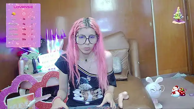 Snapshot of Skinygirl chatting on 09/12/25, 12:00 Skinygirl online show from 09/12/25, 12:00