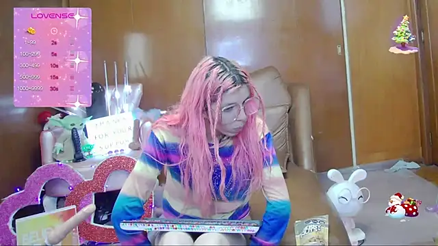 Snapshot of Skinygirl chatting on 09/18/25, 01:18 Skinygirl online show from 09/18/25, 01:18