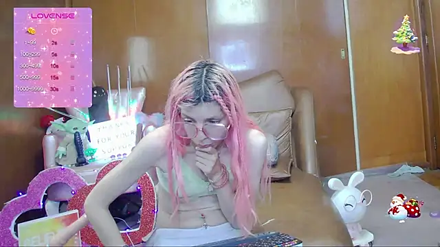 Snapshot of Skinygirl chatting on 10/01/25, 12:38 Skinygirl online show from 10/01/25, 12:38