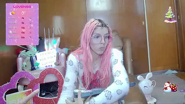 Snapshot of Skinygirl chatting on 10/02/25, 01:01 Skinygirl online show from 10/02/25, 01:01