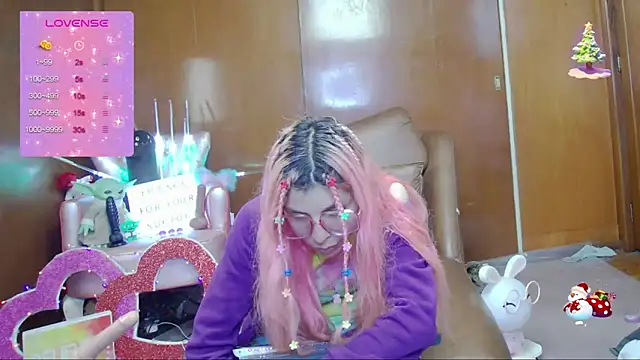 Snapshot of Skinygirl chatting on 10/10/25, 01:37 Skinygirl online show from 10/10/25, 01:37