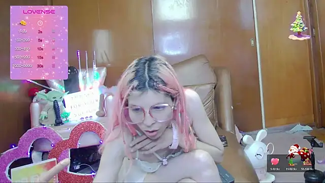 Snapshot of Skinygirl chatting on 10/17/25, 01:09 Skinygirl online show from 10/17/25, 01:09