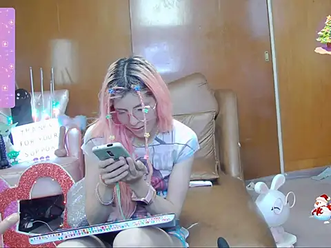 Snapshot of Skinygirl chatting on 10/21/25, 01:06 Skinygirl online show from 10/21/25, 01:06